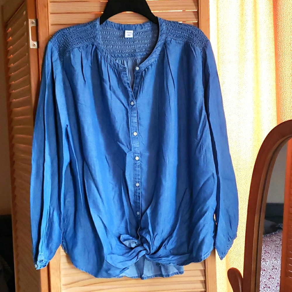 Old Navy - Oversized Smocked-Yoke Chambray Shirt